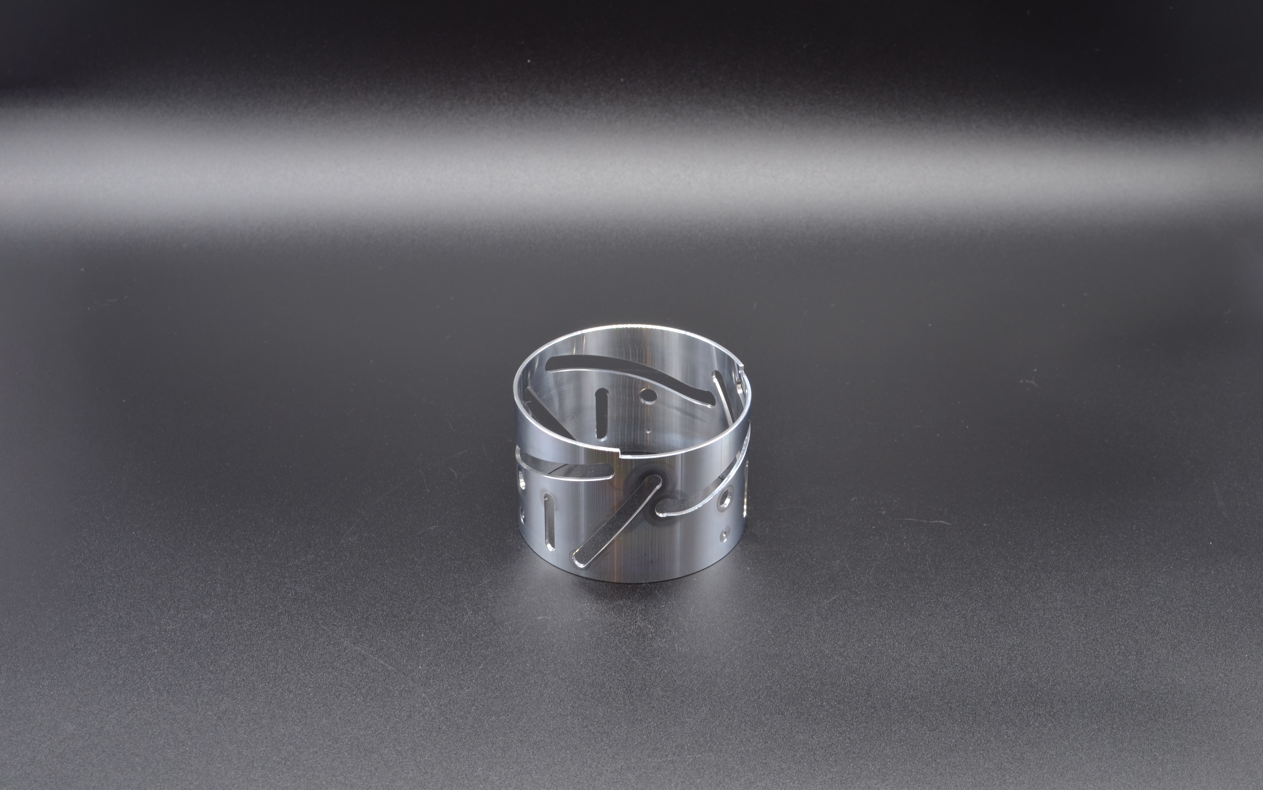 スロット付きメタル円筒部品