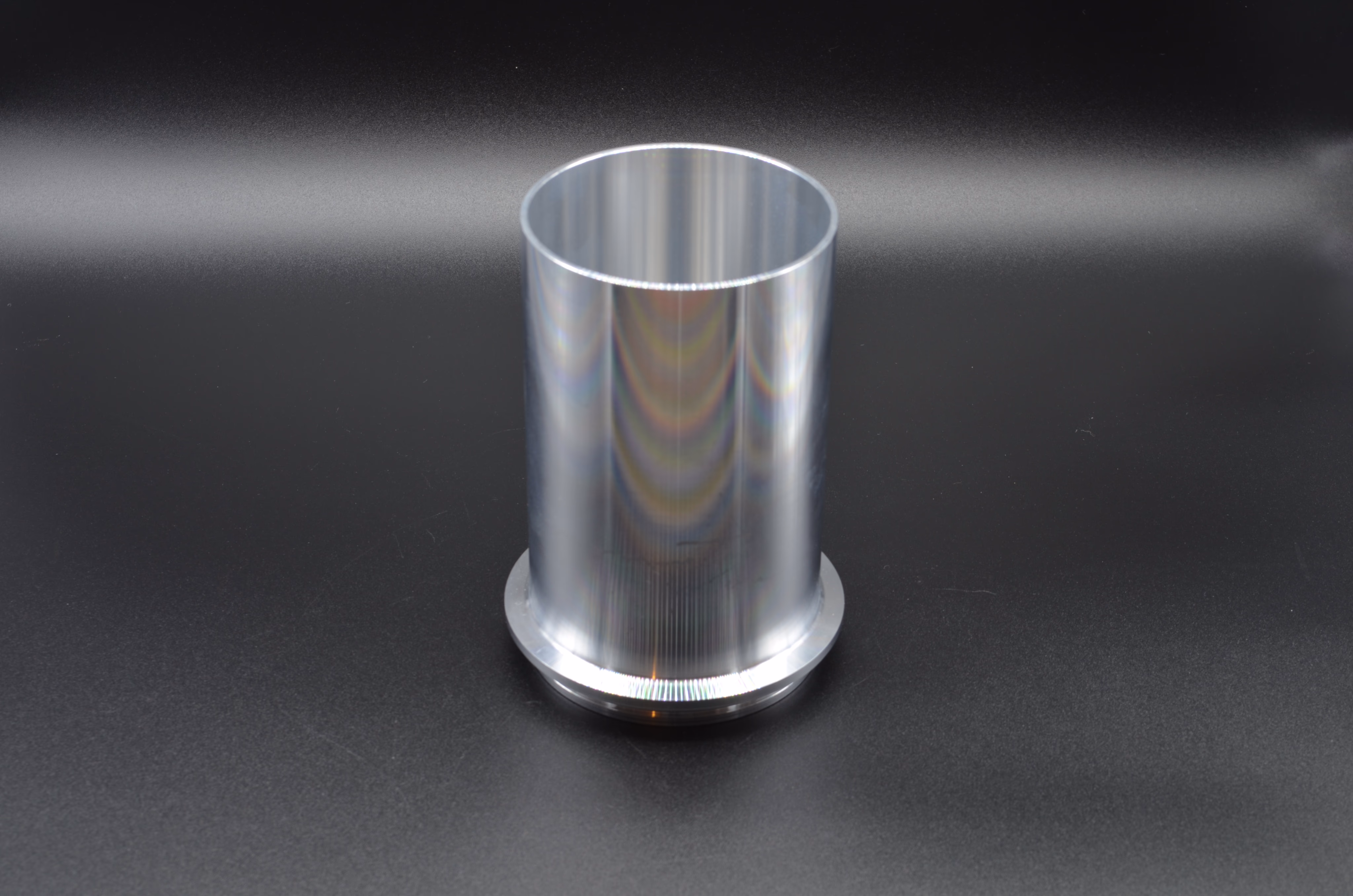 フランジ付きアルミ円筒部品